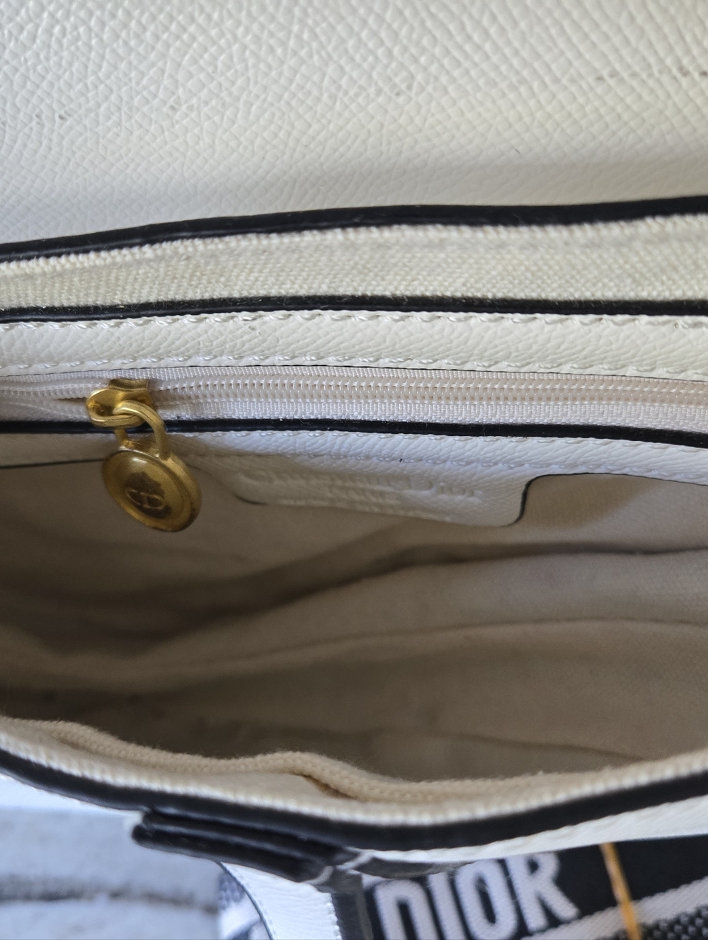 Dior CD White Leather Saddle Bag with Gold Hardware Shoulder Crossbody Bag - Picture 5 of 6